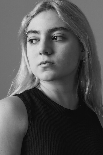 model profile picture