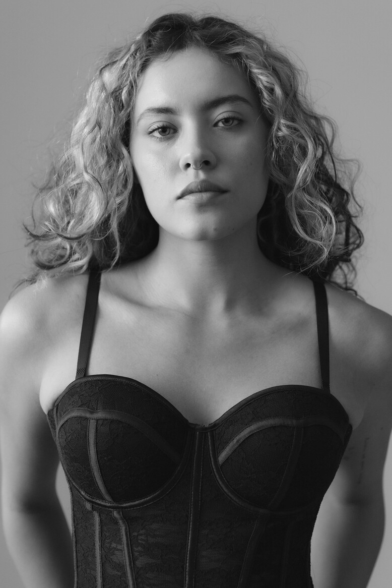 model profile picture