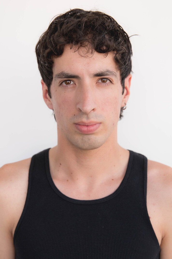 model profile picture