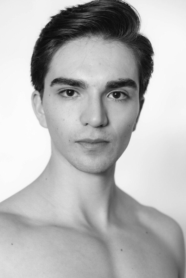 model profile picture