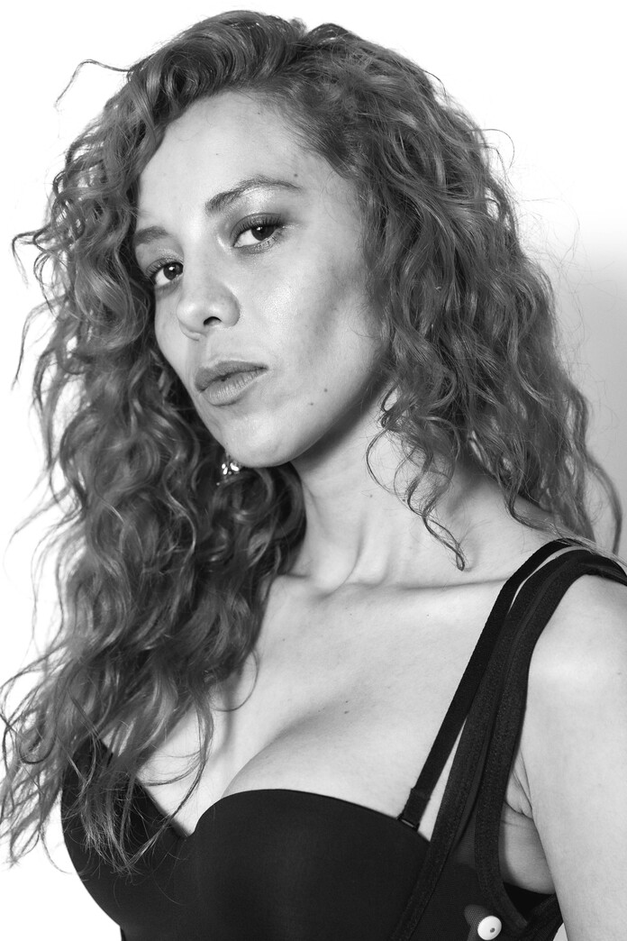 model profile picture