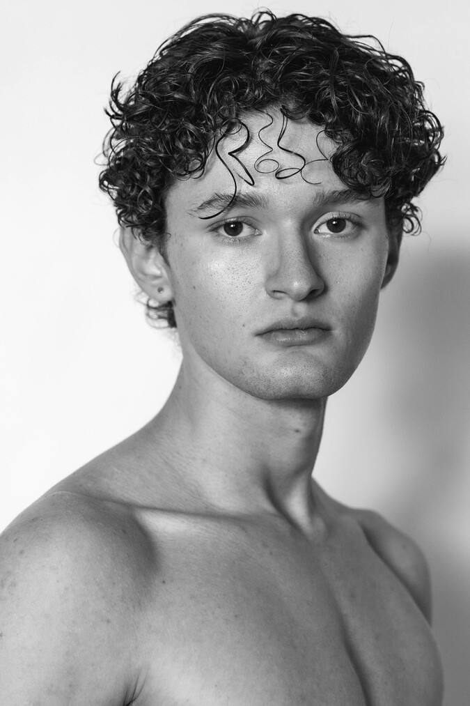 model profile picture