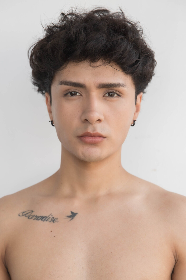 model profile picture