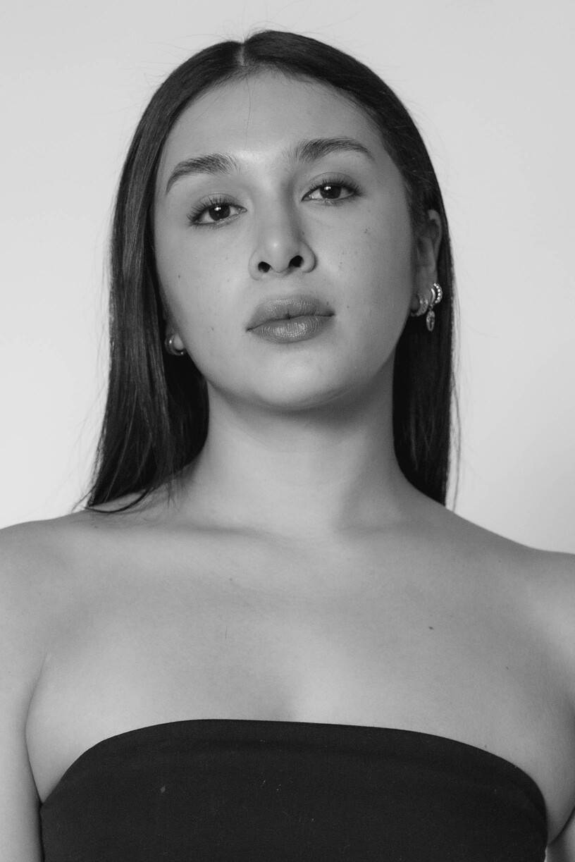 model profile picture