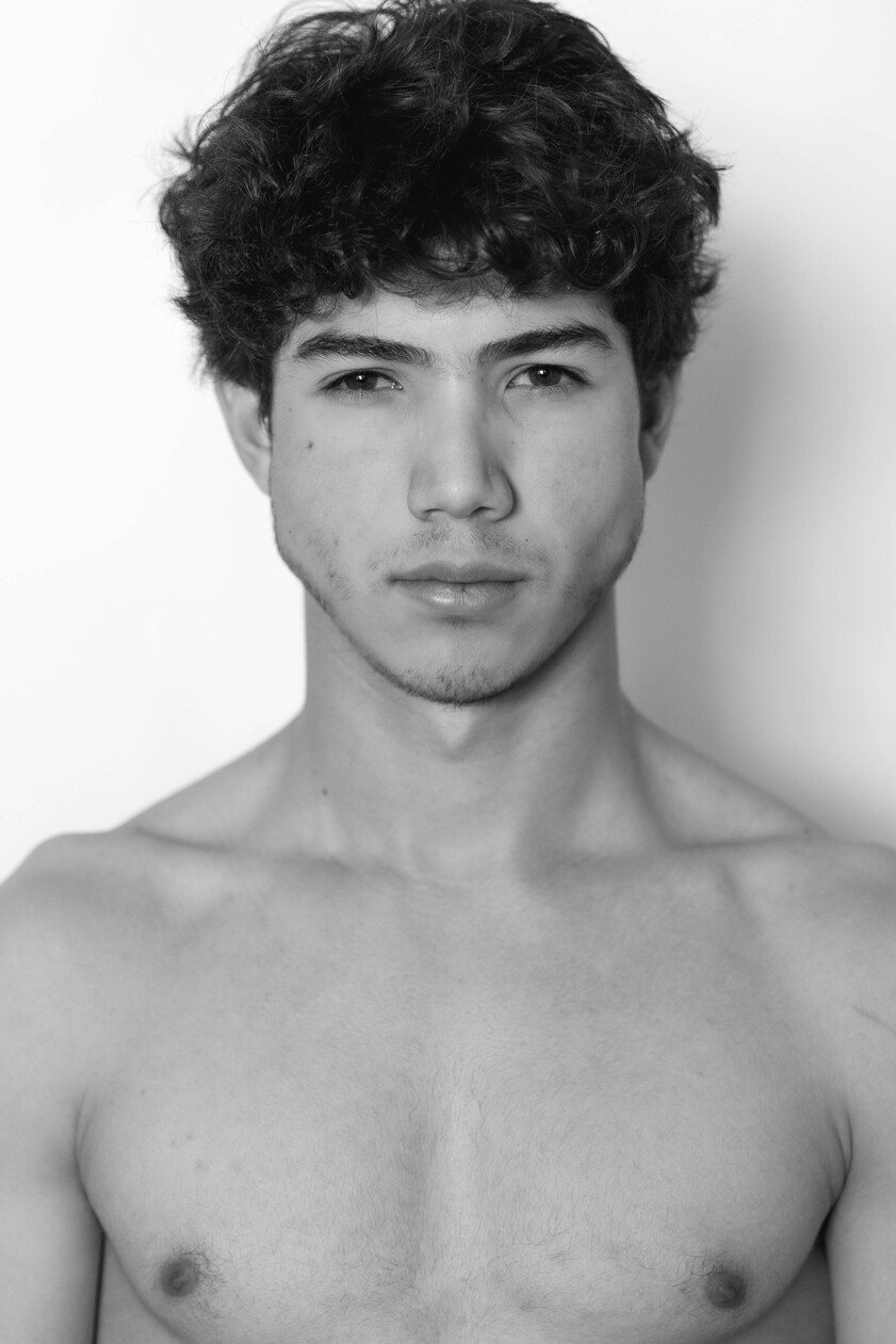 model profile picture